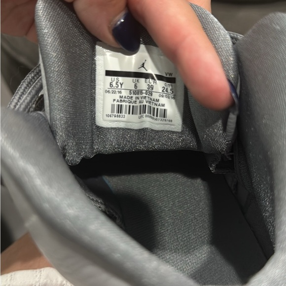 Nike Jordan Retro 12 Gray and Vivid Pink - Picture 4 of 6